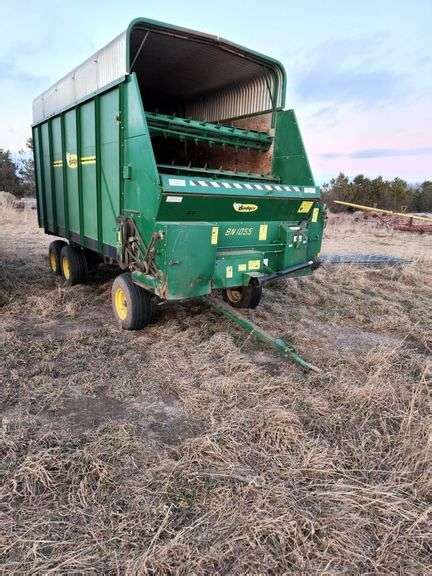 Badger BN 1055 Silage Box on BN 1612 Tandem Running Gear, 540 PTO, 12 ...