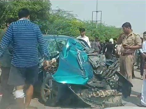 Car Collided With Bolero On Yamuna Expressway यमुना एक्सप्रेसवे पर बोलेरो से भिड़ी कार 4 लोग