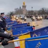 VIDÉO Paris revivez l hommage public rendu aux trois militaires tués