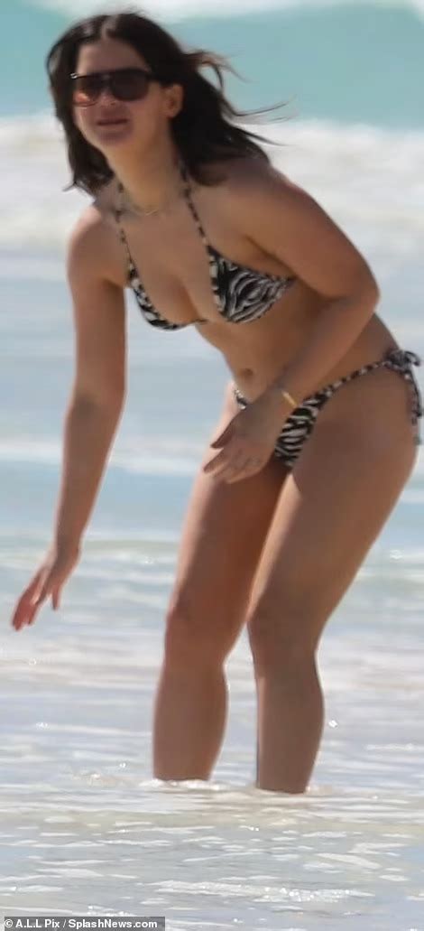 Maren Morris Flaunts Her Boobs And Curves In Zebra Print Bikini During Tulum Getaway Page 4 Of