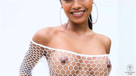 Putri Cinta Spread Her Legs Wide And Shows Her Wet Pussy Over The Camera