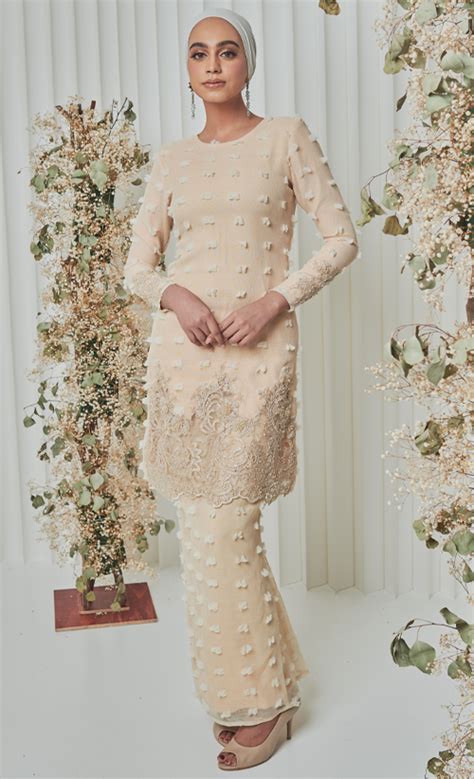 Evelyn Kurung Pahang In Nude AINAHARIZ KUALA LUMPUR