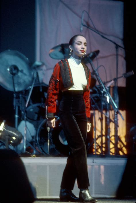 A look at sade s effortlessly cool style – Artofit