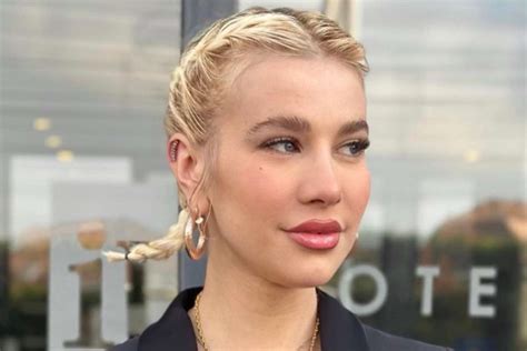 Clizia Incorvaia Sirenetta A Viareggio Bikini Color Cielo E Omaggio A Sophia Loren