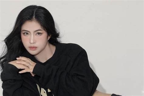 Hot girl đội tuyển bóng đá nữ Việt Nam gợi cảm khác lạ khiến người hâm mộ ngỡ ngàng Tạp chí