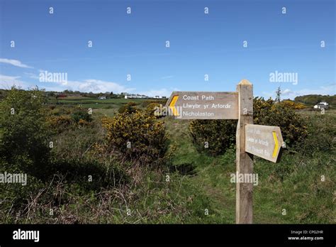 Three Cliffs Bay Hi Res Stock Photography And Images Alamy