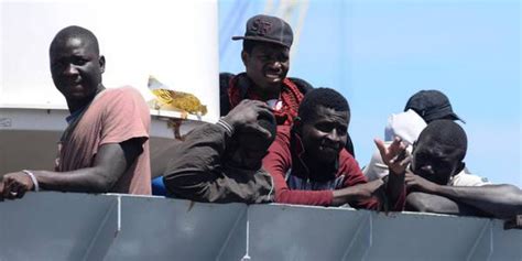 Nave Italiana Riporta Migranti In Libia Scoppia Un Nuovo Caso