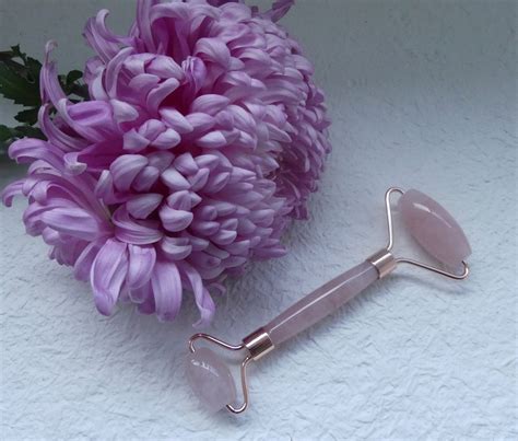 Rose Quartz Facial Roller – Crystal Visions NZ