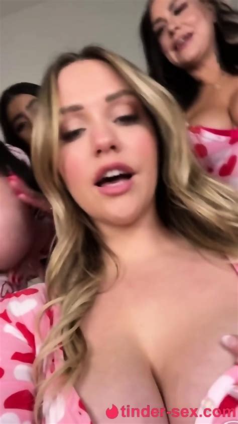 4 Horny Girls What Will Happen