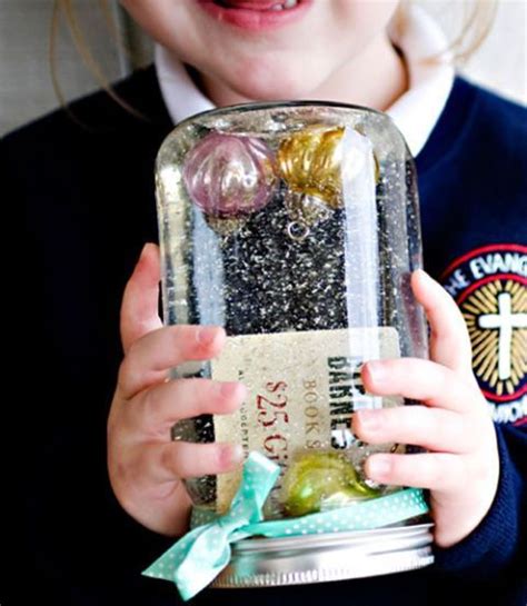 37 Magical Ways To Use Mason Jars This Christmas Diy Gifts Diy Gift