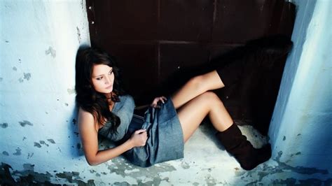 White Black Women Model Portrait Looking Away Brunette Sitting