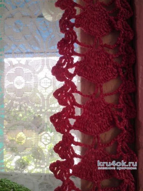 Вязаные шторы для кухонного окна. Работа Анны