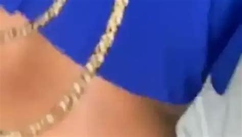 En Manque De Bite Elle Se Rentre Sa Brosse Free Porn C XHamster