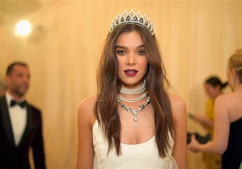 Hailee Steinfeld Sexy White Dress Hot Celebs Home