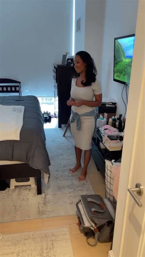 Hot Sexy Jeannette Reyes Bikini Pics