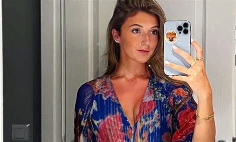 Jamie Lee Six Schittert In Een Zinnenprikkelende Lingerie Video Het Jachtseizoen Is Geopend