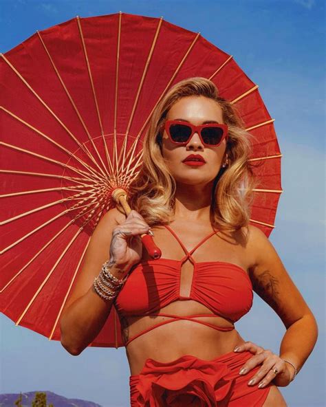 Hot Sexy Blair Brown Bikini Pics