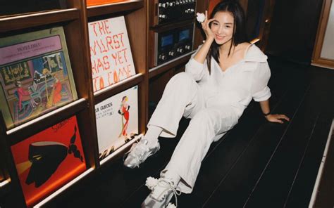 hot girl xinh đẹp làm dâu hào môn sau sinh nhan sắc ngày càng kiêu sa