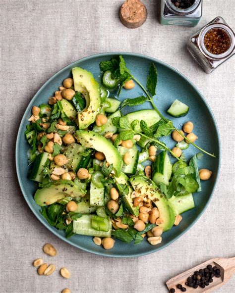 Avocado Gurken Salat Mit Feinsten Gew Rzen Rezepte Bei Bringsl