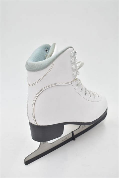 IceSkate24 – Ice skate shoes for all levels of skaters, from beginner ...