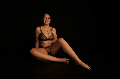 Noir Iris Bloom VR Porn Video VRPorn