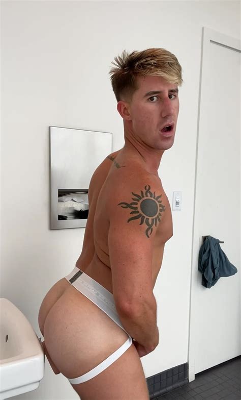 Bubble Butt Twunk Uses Dildo In Public Bathroom BoyFriendTV