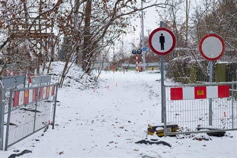 Przy przejściu przez tory na ul Agrestowej powstanie ciąg pieszo