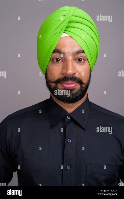 Young Indian Sikh businessman wearing green turban Stock Photo - Alamy