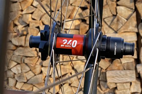 review dt swiss  deg hub boosts engagement  oversized