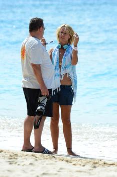 Lady Victoria Hervey Menstruating Through Her Bikini Barbados WARNING Blood Inside