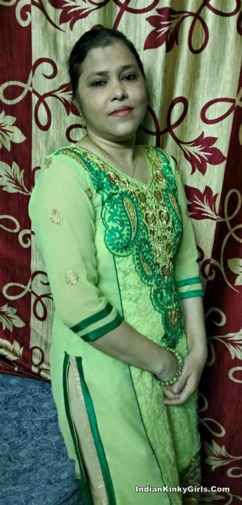 Hot Village Wife Nude Show Off Her Huge Ass Indian Nude Girls