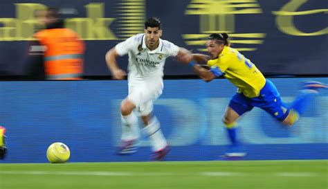 Gulung Cadiz Real Madrid Pangkas Jarak Dengan Barcelona Foto