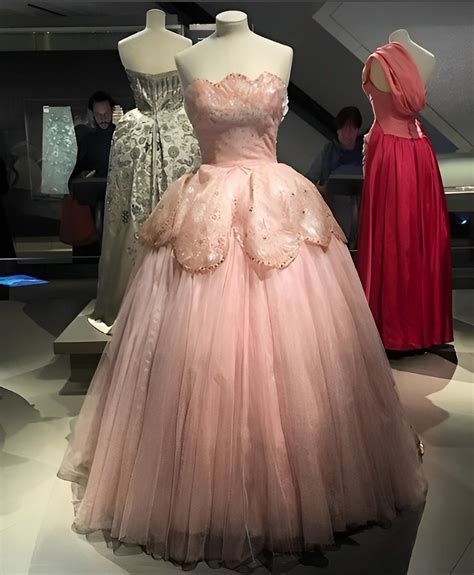 𝐫 On Twitter Venus By Christian Dior 1949 At The Royal Ontario