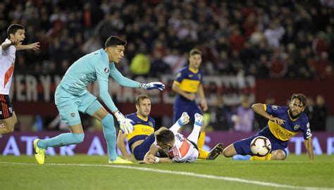 ¿Los jugadores de River simulan faltas? - TyC Sports