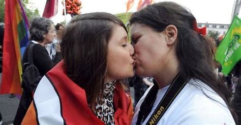 Tours Premi Re Gay Pride Depuis Le Vote De La Loi Sur Le Mariage Homosexuel