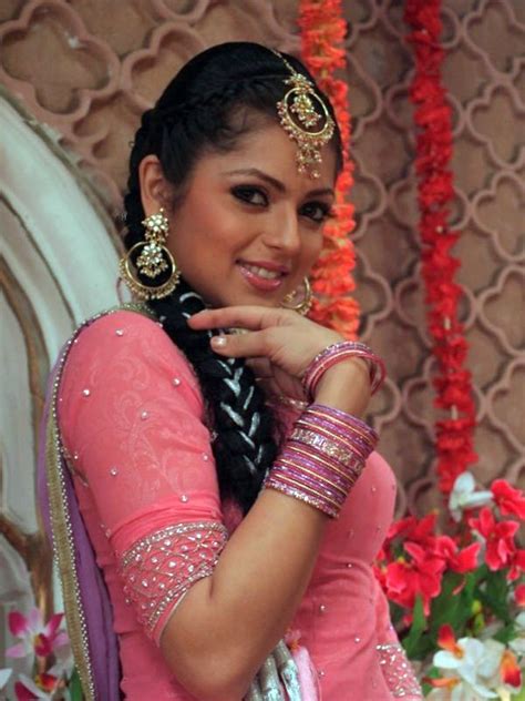 Indian TV Actress Drashti Dhami Biography Age Height Weight Bra Size Hot Images Boyfriend