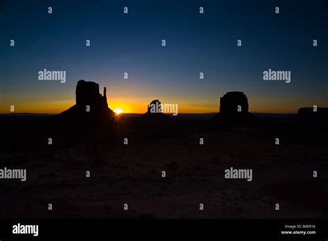 The Mittens Usa Arizona Monument Valley Sunrise Dawn Peaceful Tranquil