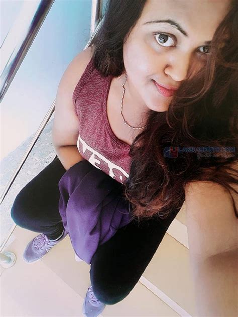 Horny Milf Gym Instructor Gets Convinced By Her Boyfriend To Take Some Naughty Pic S For Him