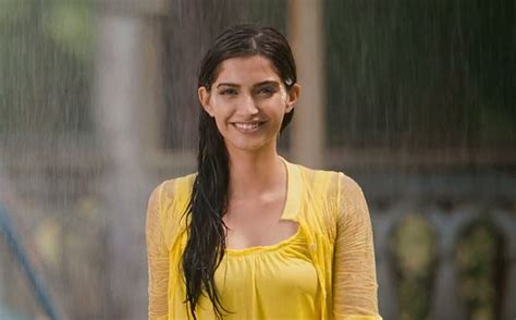 Naked Sonam Kapoor In I Hate Luv Storys