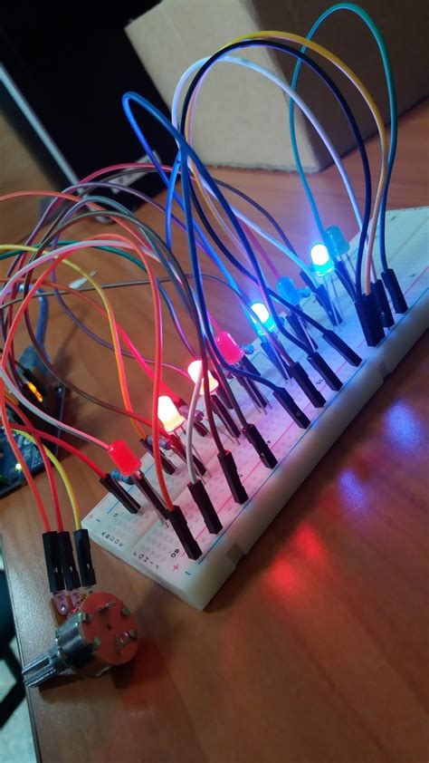 PRÁCTICA 4 CIRCUITO CON ARDUINO LEDS PRENDIDO EN SECUENCIA