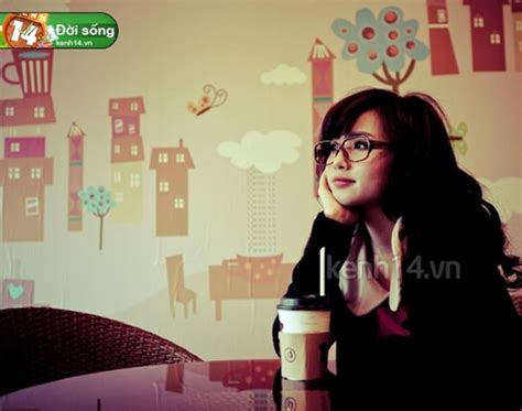 Bắt bài thói quen pose ảnh của các hot girl Việt