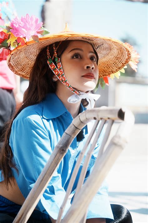 Gây tranh cãi ở quê nhà nhưng ở Trung Quốc Chi Pu lại hot thế này