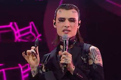 Rosa Chemical con un plug anale a Sanremo perché ha portato un sex toy nella serata dei duetti