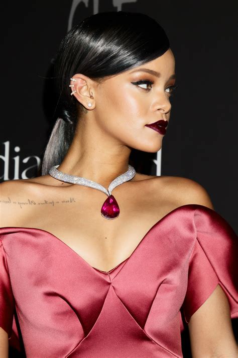 Rihanna - Steckbrief, Bilder, Alben, Biografie & Fakten
