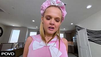 Cosplay Cum Dumpster Lets Photographer Play With Her Pussy XNXX