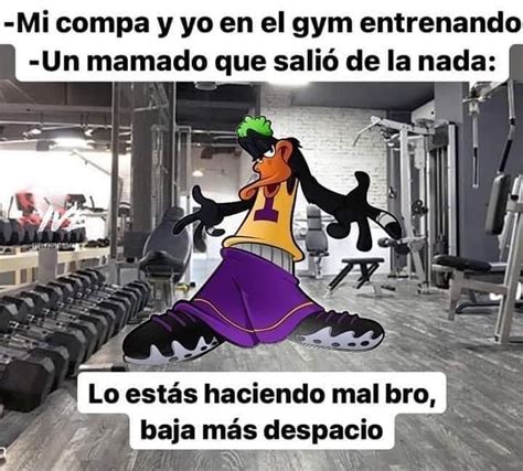 Mi compa y yo en el gym entrenando Un mamado que salió de la nada Lo