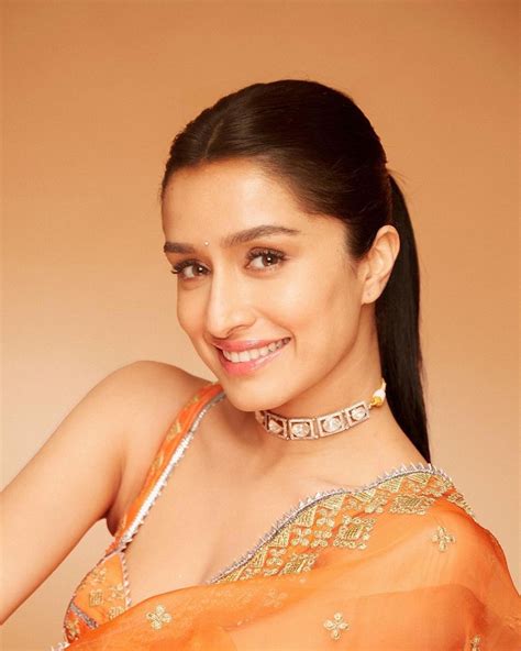 7 HOT Pics Of SHRADDHA KAPOOR Showing Her Tummy And Cleavage