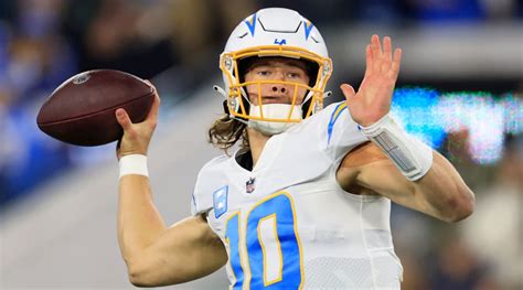 Chargers Qb Justin Herbert Undergoes Shoulder Surgery Wkky Country