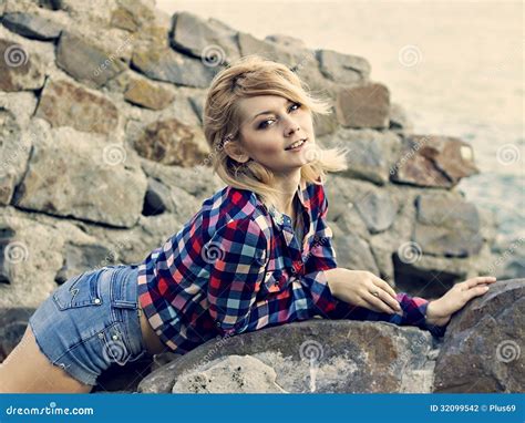 Portrait D Une Jeune Belle Fille Blonde Sensuelle Photo Stock Image Du Femelle Sensuel