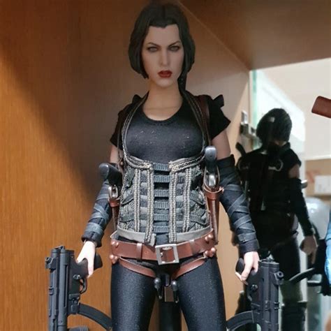 Jual Hot Toys Alice Resident Evil Jakarta Timur Tokosinaragung Tokopedia